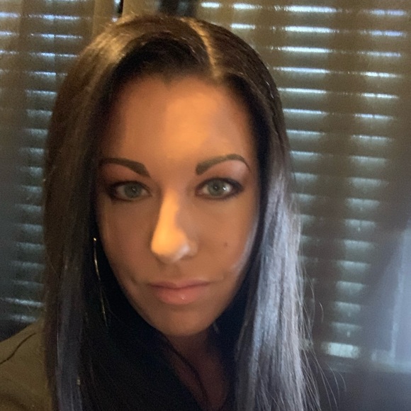 Meet your Posher, Shea - Picture 1 of 2